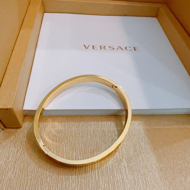 VERSACE